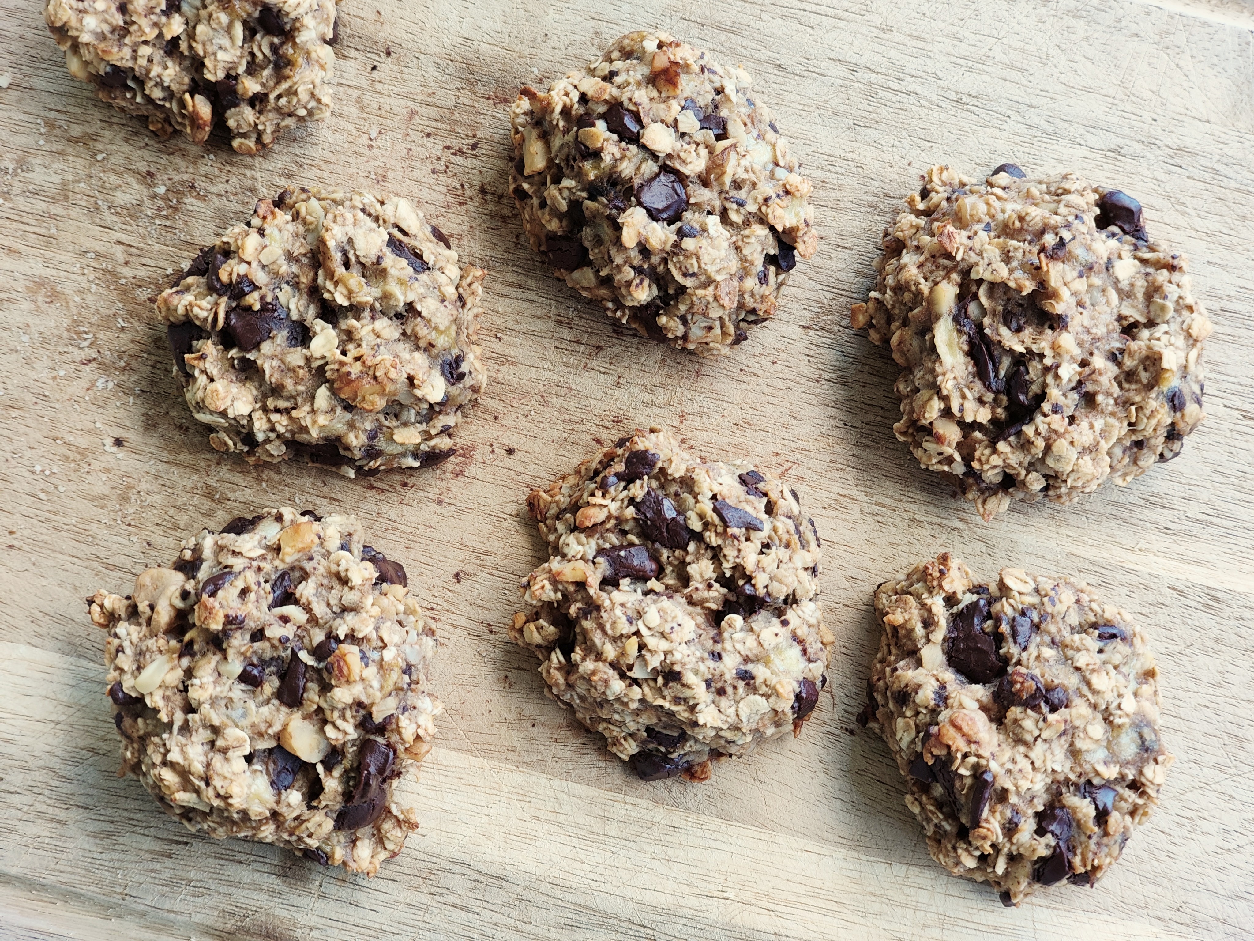 I baked oat banana bites this morning. They are delicious and super easy to make.

Recipe (in Danish): https://gastrofun.dk/opskrift/sundere-bananhapsere-med-chokolade-og-havregryn/