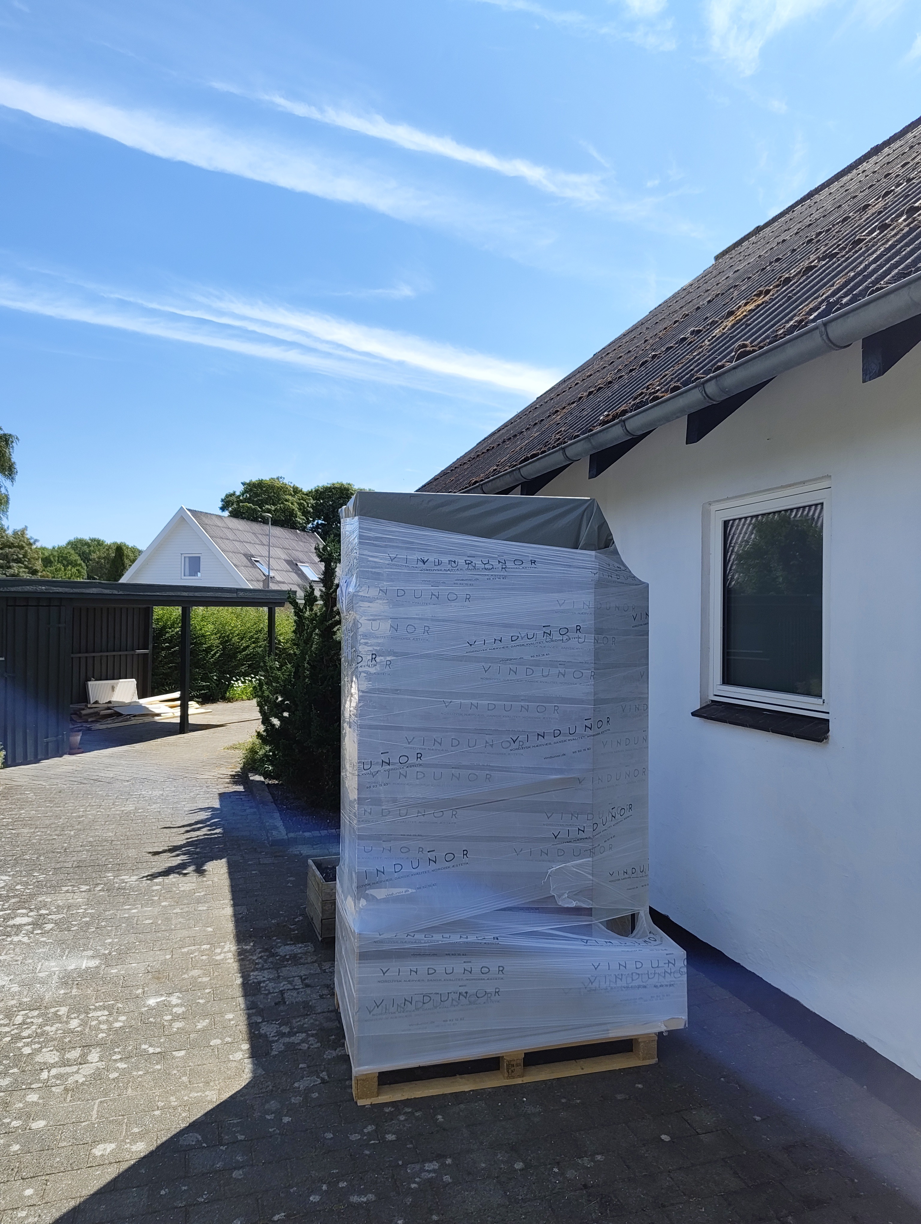 Our new main window and house door have arrived! \o/ Should be installed tomorrow.