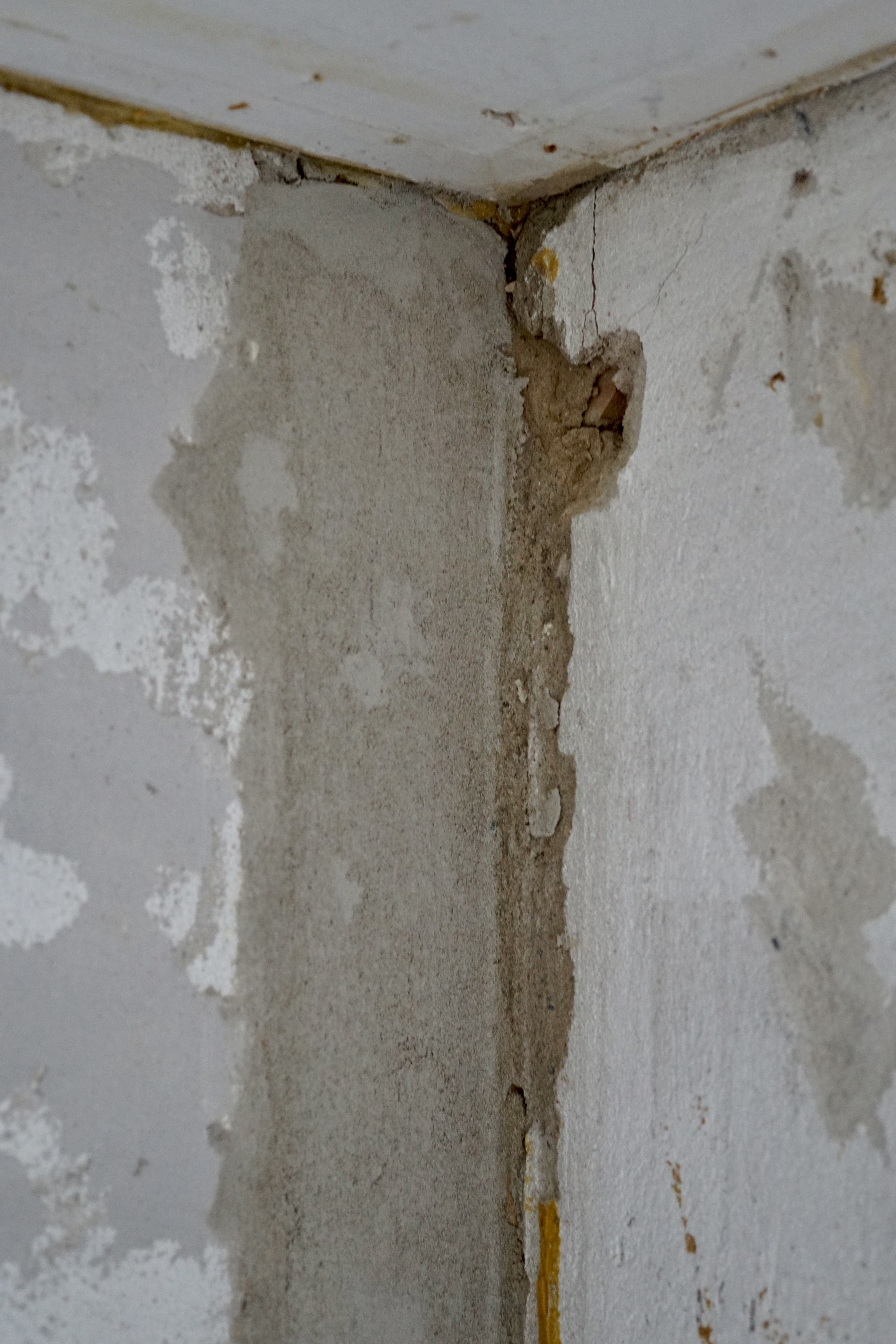 Next level unlocked.

Up until now, we've been filling and spackling holes. Today, I started applying a layer of mortar to cover an exposed section of the brick wall. Since I still have no idea what the fuck I'm doing, I decided to start with just a small area. That way, in the very likely event that I fuck things up, removing a small patch of mortar should be relatively easy.