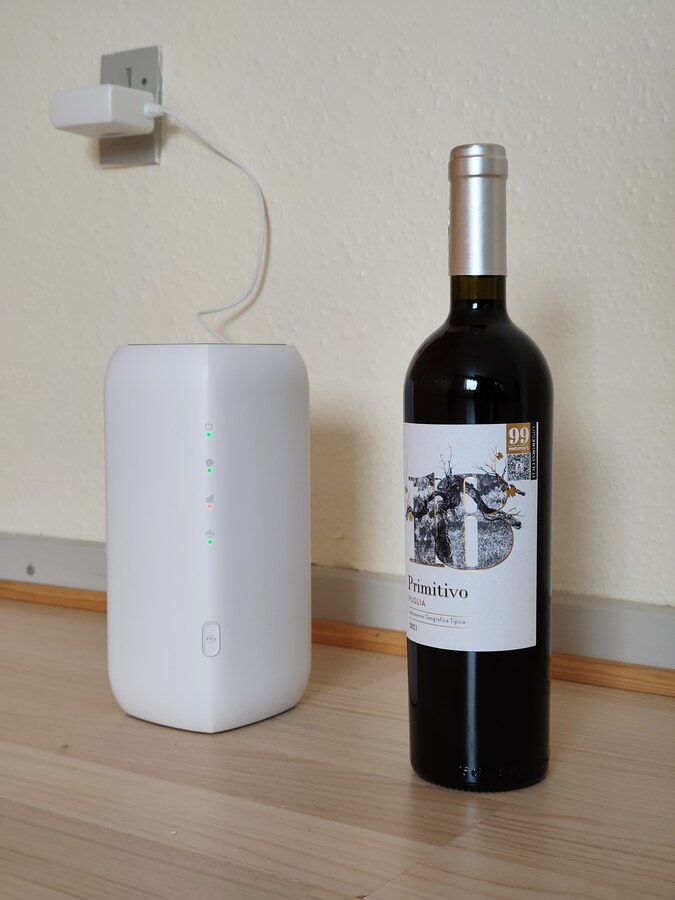 Our household is still somewhere around Hamburg, but we already have internet and red wine in our new house. Priorities!