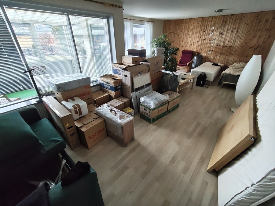 The moving company was way behind the schedule, so instead of afternoon, they arrived at 22:10. Chatty and super friendly movers unloaded our entire household in 75 minutes flat. Welcome to our chaos!