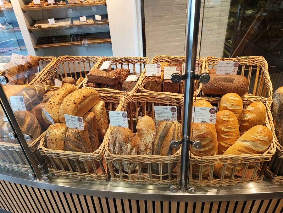 Today, we biked 6km to the nearest place worthy of being called a town. A bike tour through a desolate landscape, gray weather, and strong gusty headwind -- I hated every fucking second of it.

On the bright side, I'd like to revise my previous statement regarding finding good bread in DK. We've found a bakery that has really good bread at reasonable (by Danish standards, that is) prices. (OK, it's still not quite as good as German bread, but beggars can't be choosers).