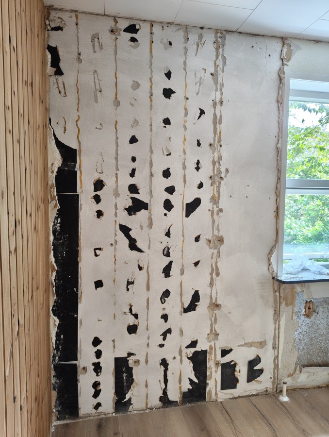 Two hours later.This one was a bit tough because the plasterboard was applied directly to the wall and not to a wooden frame.