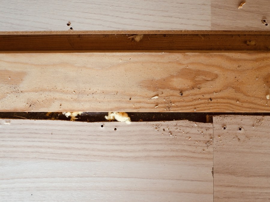 3/3 One more, if I may.* Why bother cutting the floorboard straight when you can just stuff in insulation, cover the whole thing, and call it a day?

Of course I may: it's my fucking microblog!