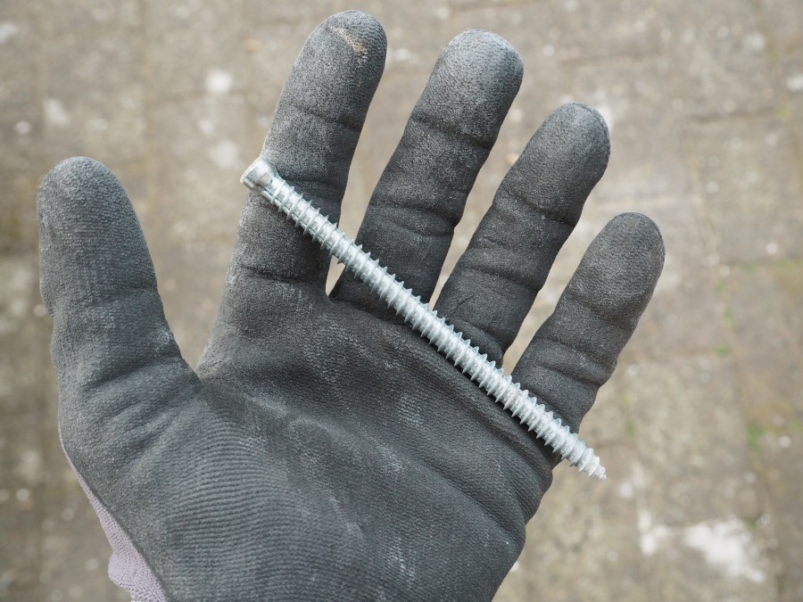 Here's what the screw looks like. It's no joke.