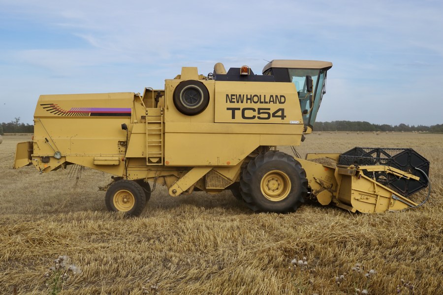 It's yellow, it's huge, and it's noisy af. I love it!