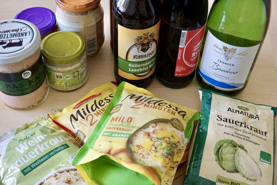 Our friends brought us humanitarian help from Germany. I have particularly high hopes for Sauerkraut with... pineapples and DIY Leberkäs.