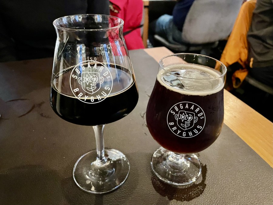 We spent last weekend in Aalborg and visited Søgaards Bryghus (a restaurant with its own brewery). On the right: Rauch, a smoked beer. On the left: Black Swan, a super strong (12%) and intense stout. I was expecting Rauch to taste similar to Schlenkerla, but it didn't. Black Swan is available only in a 0.2L size because it's so intense. The waiter insisted that I try Rauch before I ordered it, because most Danes send it back after tasting it. Pfft, amateurs! To her surprise, I liked it.