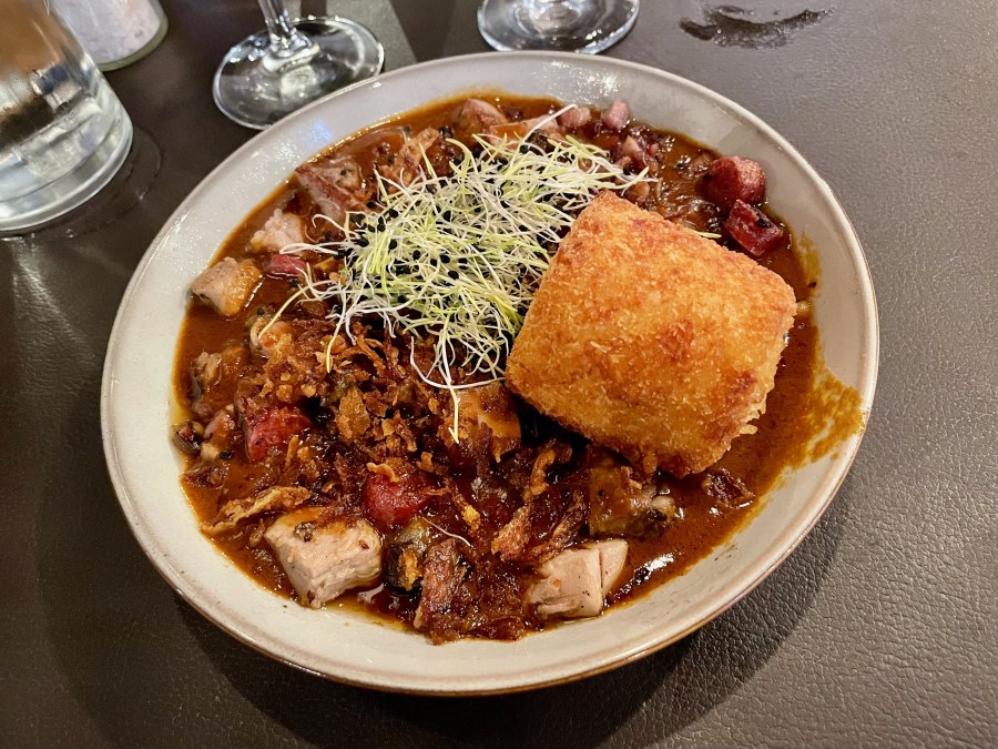 My friends, this is a true meat orgy called Drunken Beer Pot. Pork, bacon, sausages, and whatnot stewed in a beer sauce. This was the first dish ever that defeated me -- I simply couldn't finish it. It was delicious, but, boy, was it heavy!